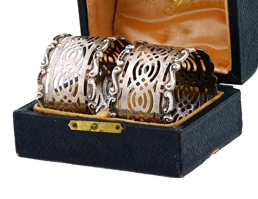 ENGLISH ANTIQUE SILVER NAPKIN RINGS (1 of 14)