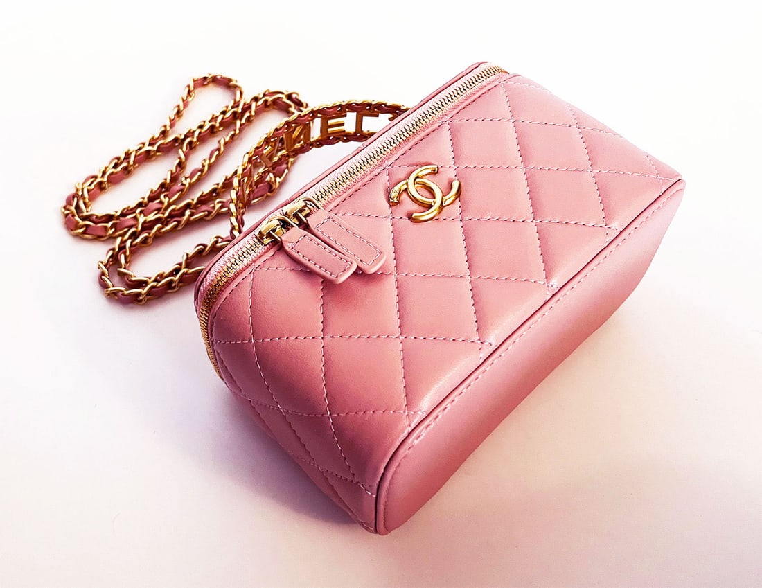 CHANEL SMALL CHARMING HANDLE VANITY CASE - 8