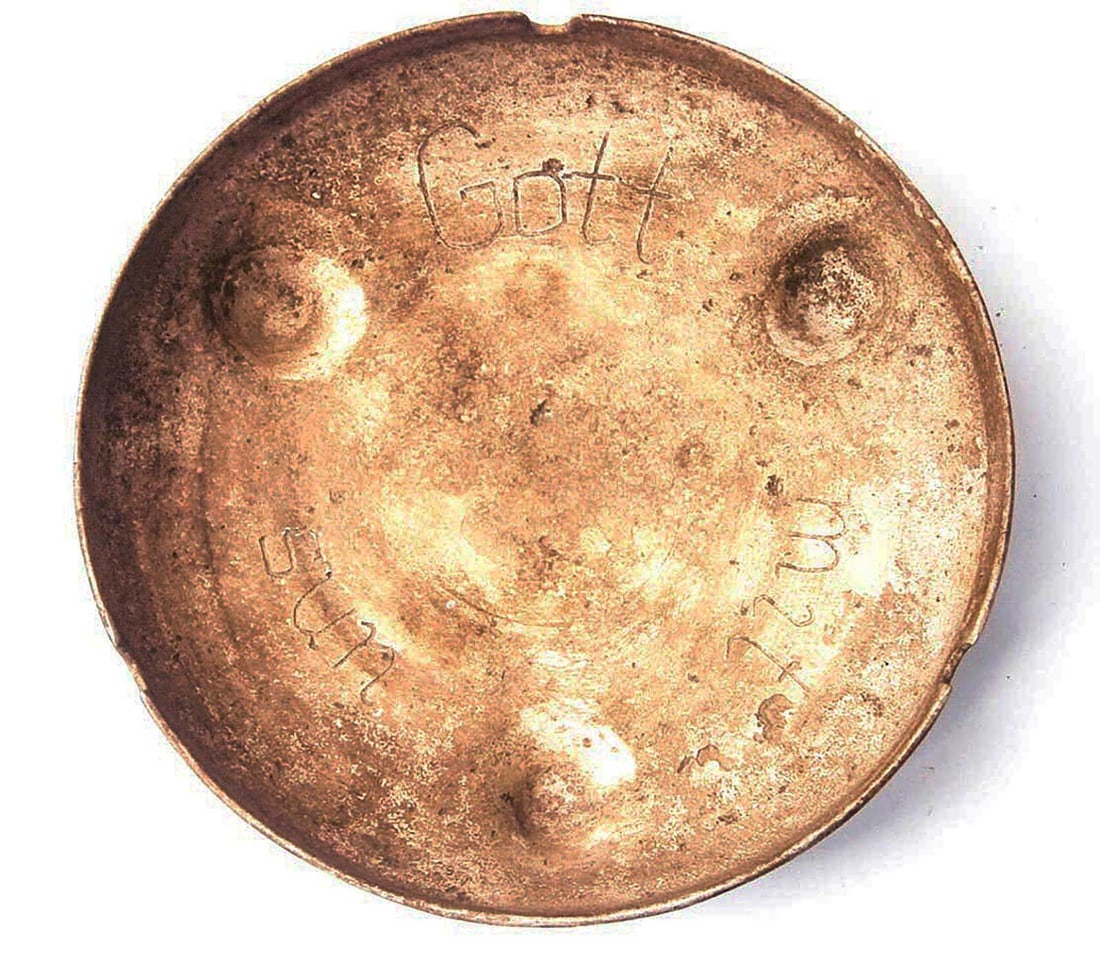 GERMAN WWII ASHTRAY w. GOTT MIT UNS: Display Item! Price Reduced — Limited-Time Offer! GERMAN WWII ASHTRAY with 'GOTT MIT UNS' The ashtray has an inscription in German: 'GOTT MIT UNS'. It's a piece of trench art, and the engraving was