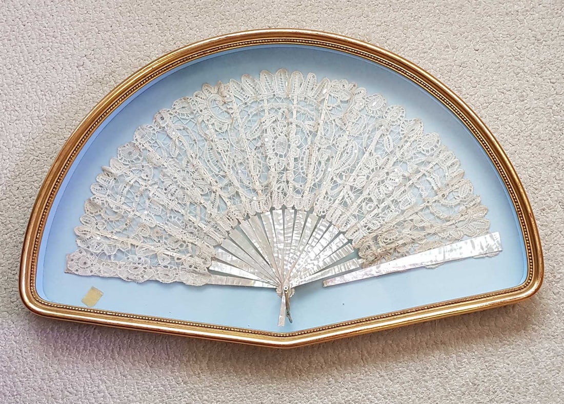LACE FAN w. MOTHER of PEARL in SHADOW BOX (1 of 16)