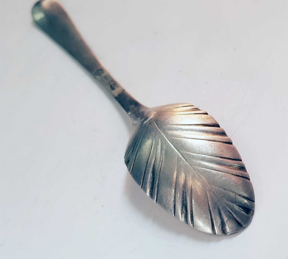 RARE ANTIQUE AMERICAN SILVER SPOON, 1755: Great Display Item! Price Reduced — Limited-Time Offer! ANTIQUE VERY RARE AMERICAN SILVER SPOON, 1755 It comprises a foliate-form bowl with the handle featuring an engraved stag's head. Rare and