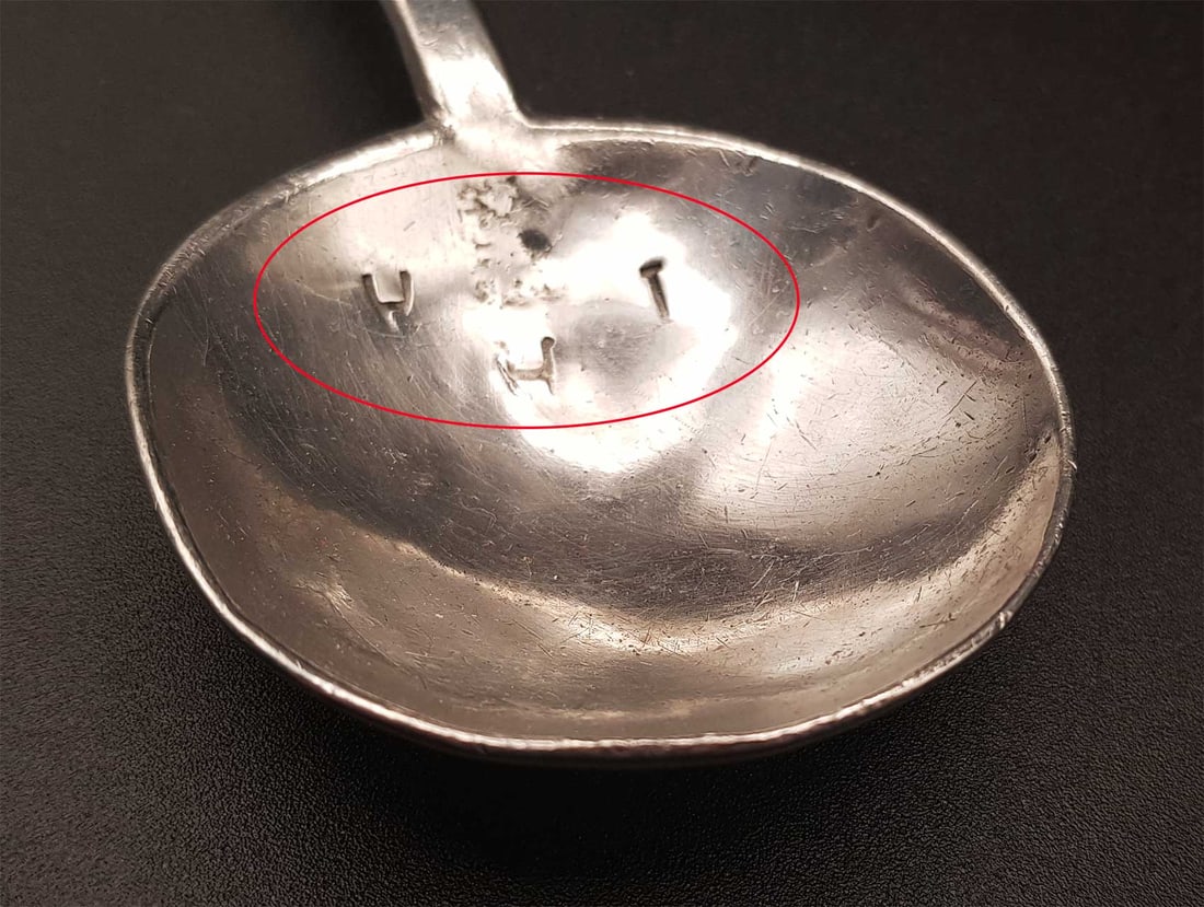 VERY OLD DUTCH PEWTER SPOON, 17th CENTURY: Great Display Item! Price Reduced — Limited-Time Offer! VERY OLD DUTCH PEWTER TABLE SPOON, 17th CENTURY An antique spoon with a broad, shallow bowl, dating back to the Dutch, circa the 17th