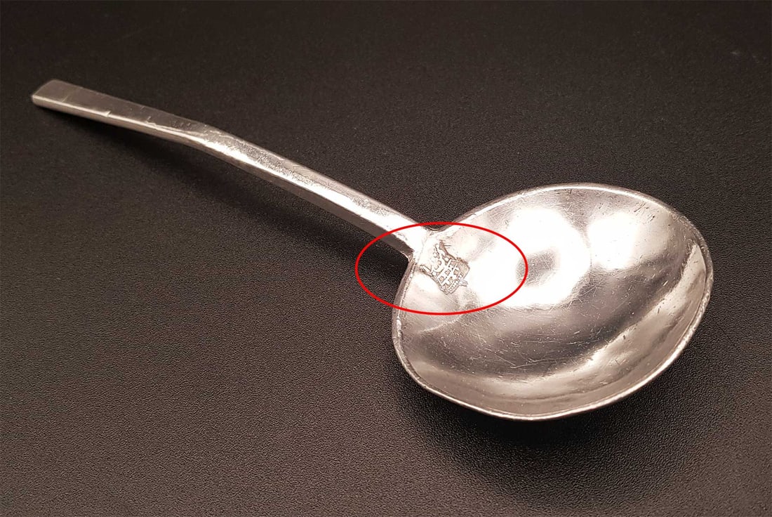 VERY OLD ANTIQUE DUTCH PEWTER SPOON, 17th C.: Great Display Item! Price Reduced — Limited-Time Offer! VERY OLD ANTIQUE DUTCH PEWTER TABLE SPOON, 17th CENTURY An antique spoon with a broad, shallow bowl, dating back to the Dutch, circa the 17th