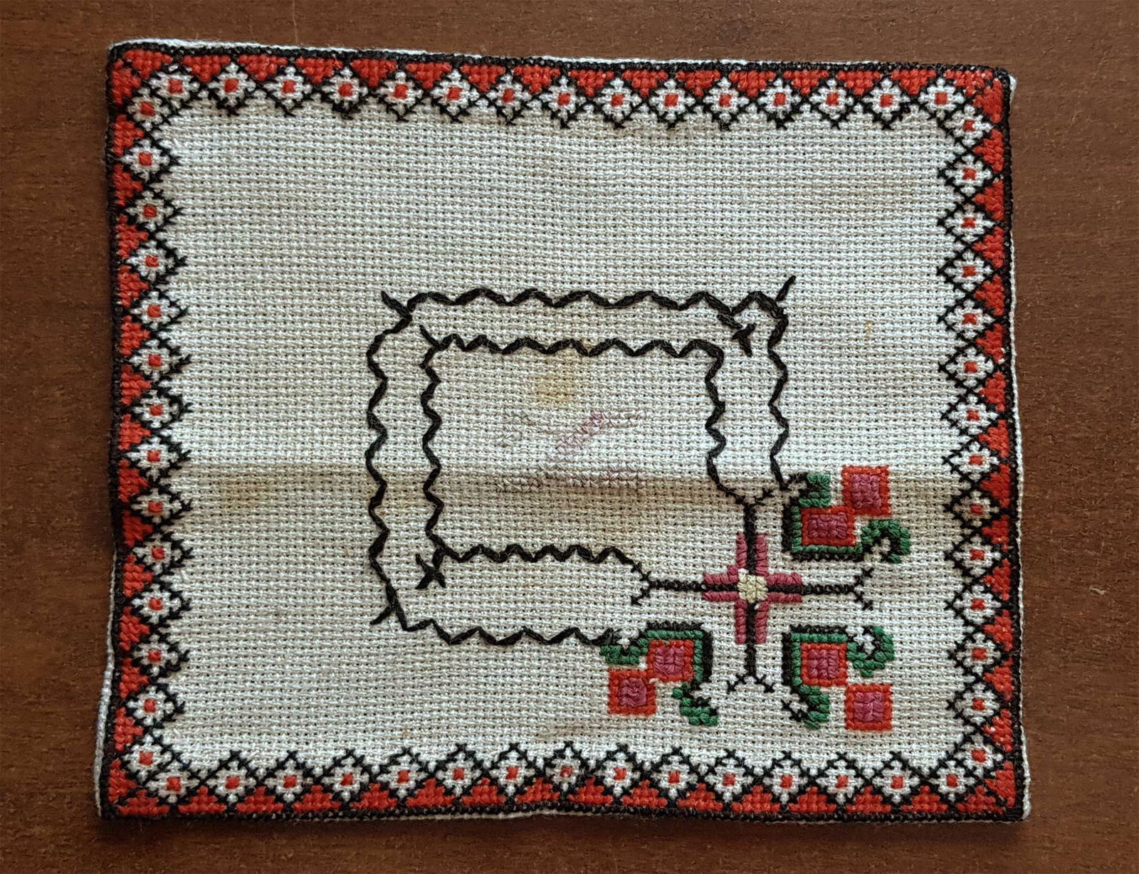 JEWISH WWII EMBROIDERED NAPKIN fr. LITZMANNSTADT: Display Item! Price Reduced — Limited-Time Offer! JEWISH WWII EMBROIDERED NAPKIN from LITZMANNSTADT in POLAND This napkin features an embroidered inscription in Hebrew. It comes from an authentic,