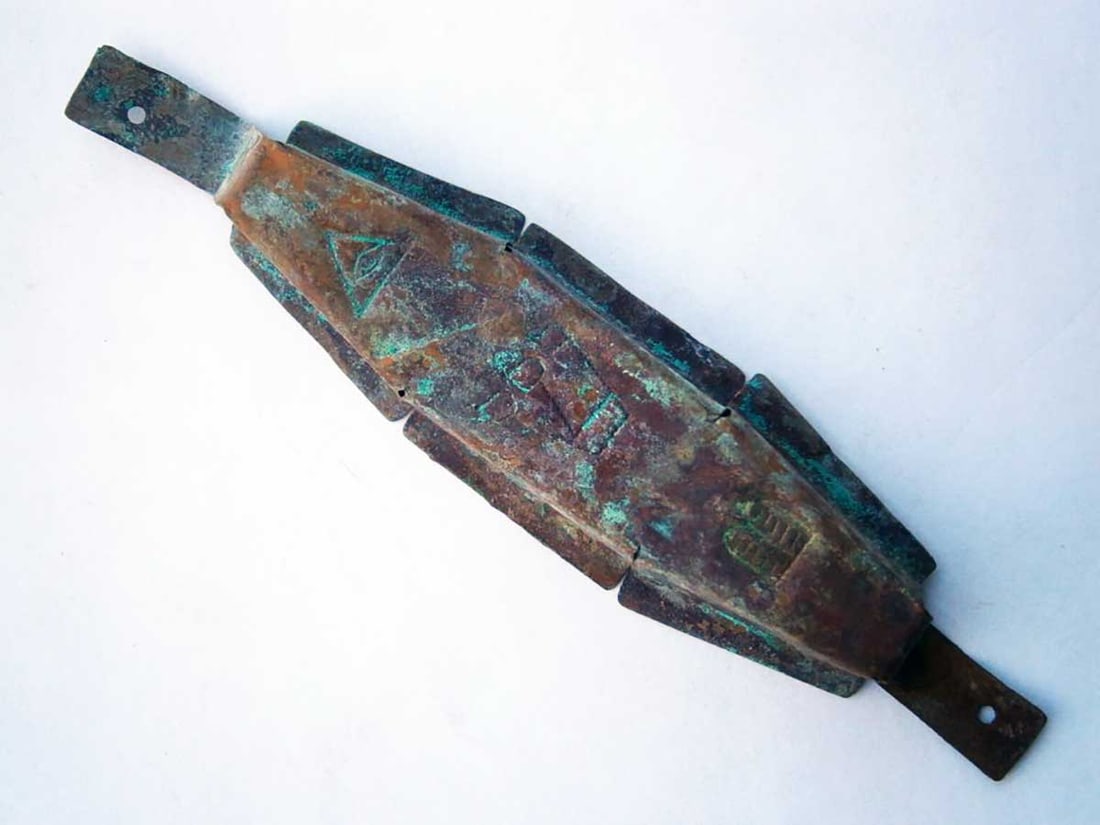 JEWISH WWII MEZUZAH w. INSCRIPTION on HEBREW: Display Item! Price Reduced — Limited-Time Offer! JEWISH WWII MEZUZAH with INSCRIPTION on HEBREW For your consideration is an old mezuzah featuring a Hebrew inscription. The mezuzah also bears a