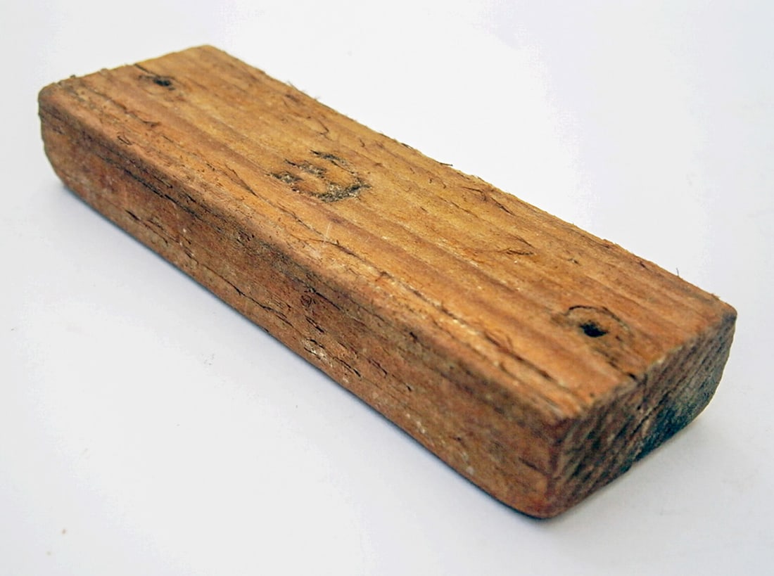 JEWISH WWII MEZUZAH w. INSCRIPTION on HEBREW: Huge Historical Value! Price Reduced — Limited-Time Offer! JEWISH WWII MEZUZAH with INSCRIPTION on HEBREW For your consideration is an old mezuzah featuring the inscription on Hebrew. This