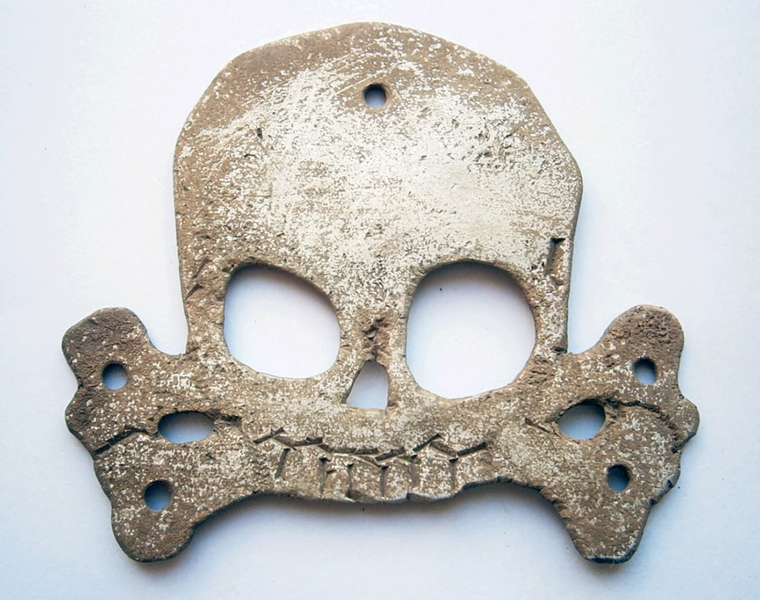 GERMAN WWII COCKADE w. SKULL & BONES: Display Piece! Price Reduced — Limited-Time Offer! GERMAN WWII COCKADE with SKULL and BONES This German WWII COCKADE, featuring a skull and bones, is classified as trench art. It is a rare and disti