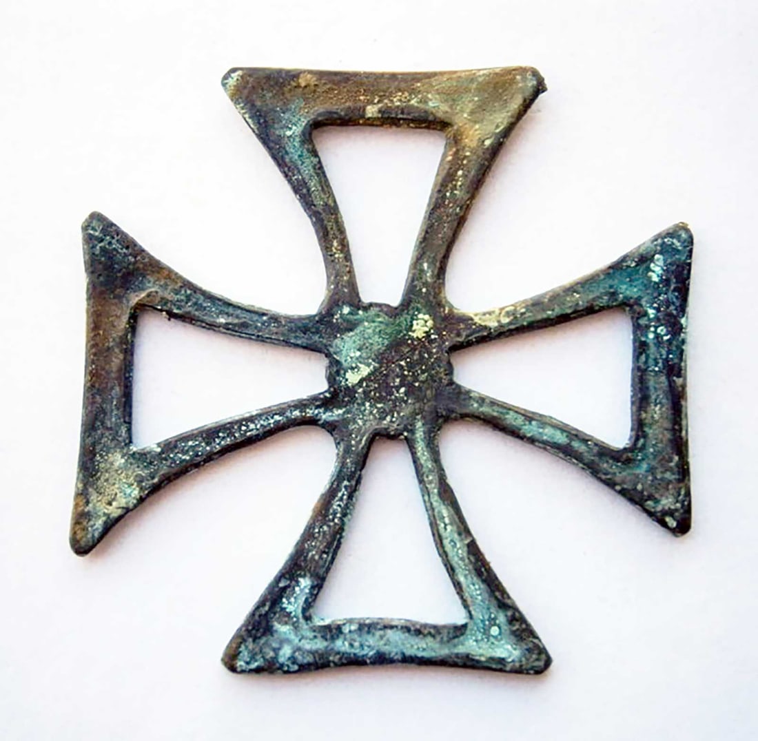 GERMAN WWII IRON CROSS, TRENCH ART: Display Piece! Price Reduced — Limited-Time Offer! GERMAN WWII BRONZE IRON CROSS - TRENCH ART German WWII Bronze Iron Cross - an intricately crafted trench art piece. This item hails from an authent