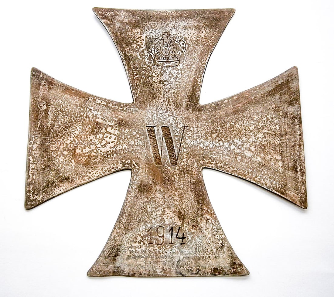 LARGE GERMAN WW1 IRON CROSS, 1914: Display Piece! Price Reduced — Limited-Time Offer! LARGE GERMAN WW1 IRON CROSS, 1914 - TRENCH ART This is a large German WW1 Iron Cross from 1914, considered trench art. Very collectible item. The i