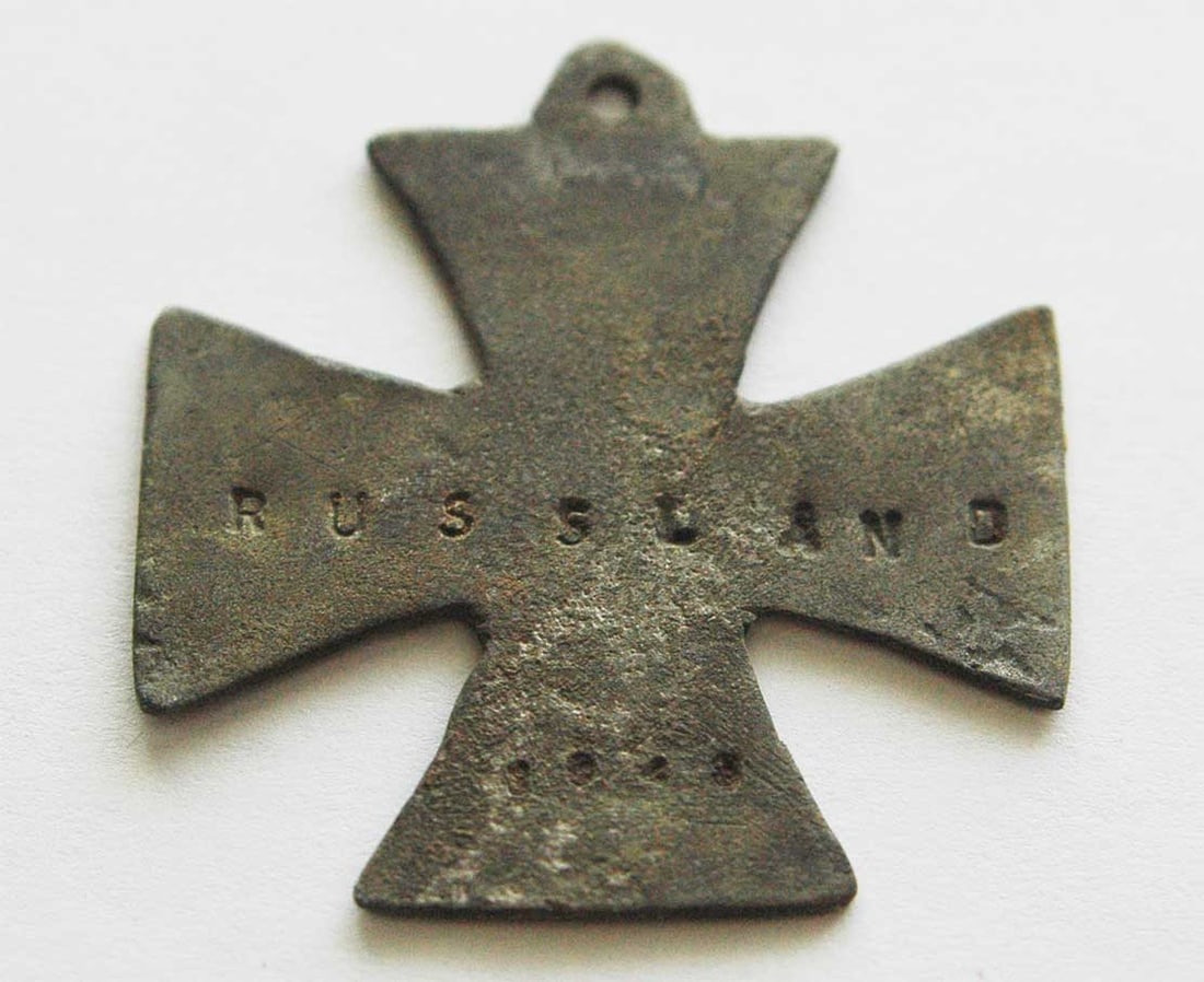 GERMAN WWII IRON CROSS, RUSSLAND, 1943: Display Piece! Price Reduced — Limited-Time Offer! GERMAN WWII IRON CROSS, RUSSLAND, 1943 - TRENCH ART This is a German WWII Iron Cross from 1943, related to the Eastern Front (Russland), and consid