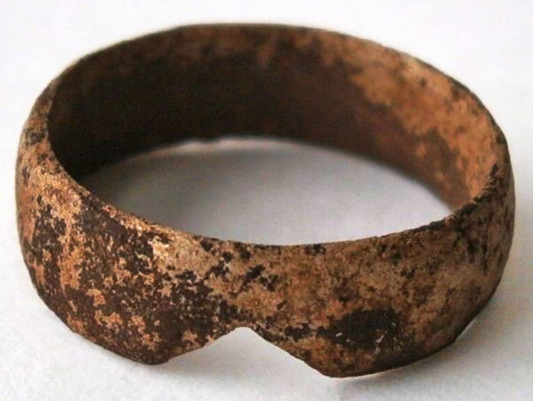 GERMAN WWII RING DATED 9.1.1942 - 6