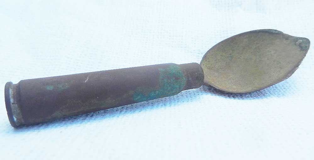 GERMAN WW1 SPOON, BRONZE SHELL CARTRIDGE, 1916: Great Display Piece! Price Reduced — Limited-Time Offer! GERMAN WW1 SPOON, BRONZE SHELL CARTRIDGE, 1916 - TRENCH ART German WW1 Spoon made from a bronze shell cartridge, dating from 1916. This is a