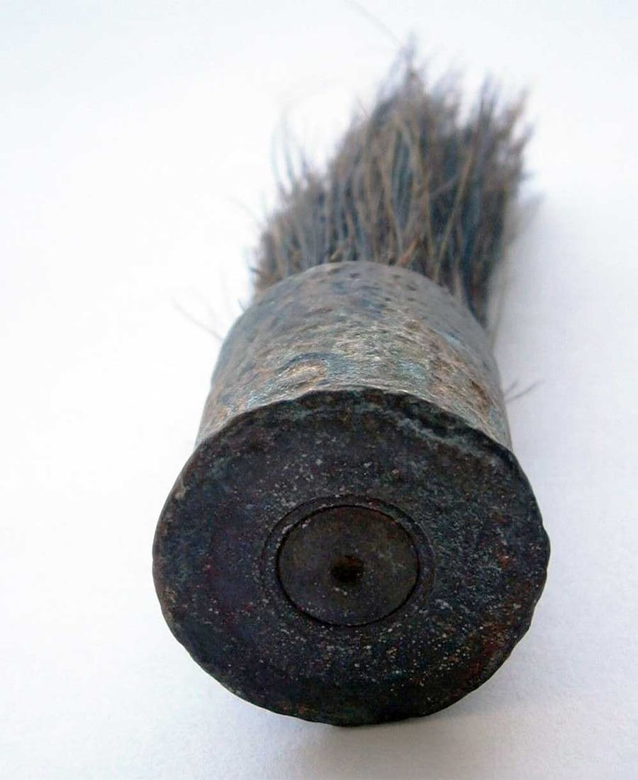 GERMAN WWII SHAVE BRUSH, ROUND SHELL CARTRIDGE (1 of 10)