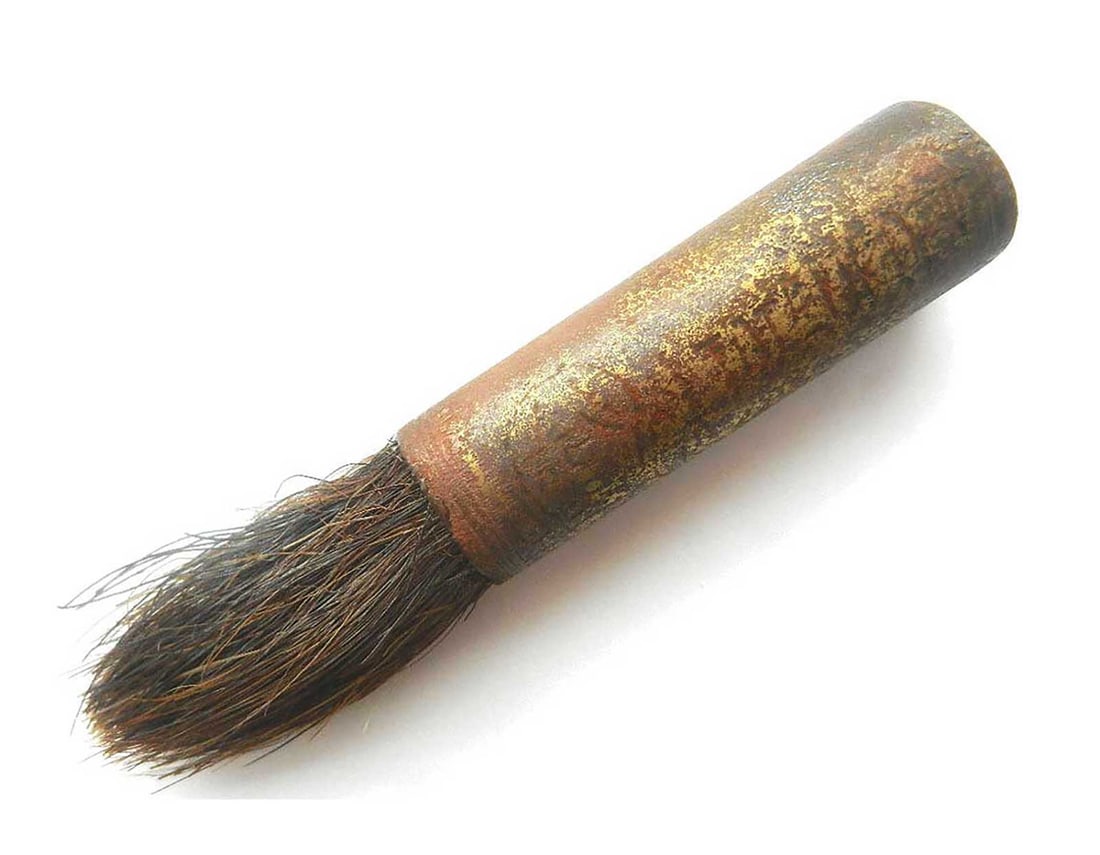 GERMAN WWII SHAVE BRUSH, ROUND SHELL CARTRIDGE (1 of 11)