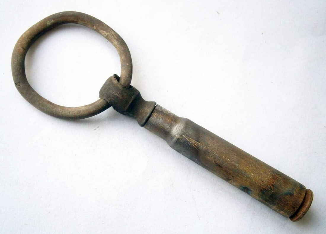 GERMAN WW1 LAVALIERE fr. SHELL ROUND CARTRIDGE (1 of 10)