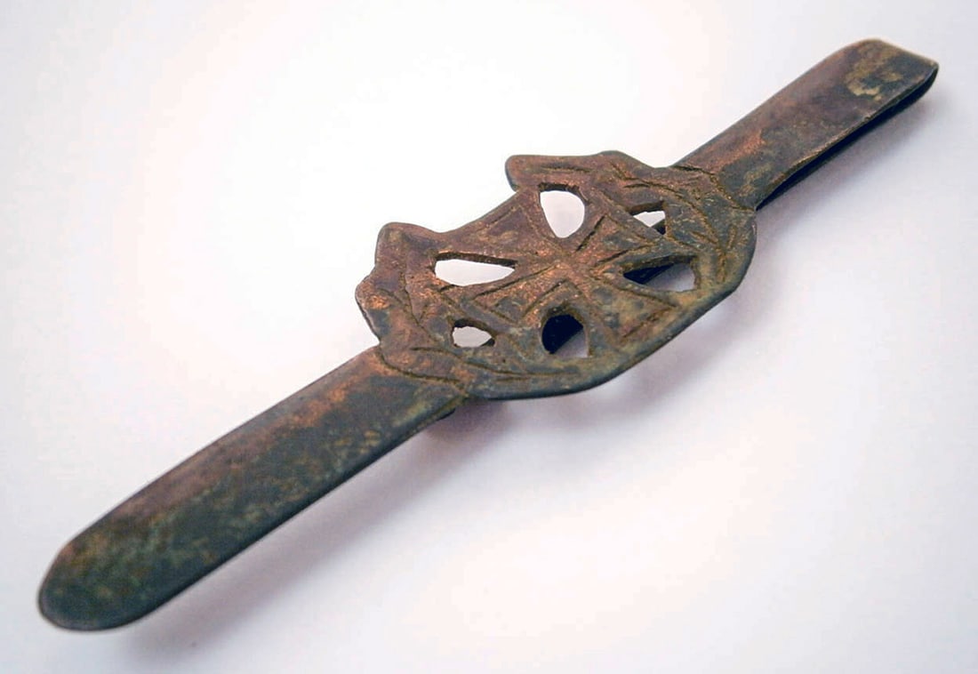 GERMAN WWII CLIP w. IRON CROSS, TRENCH ART: Great Display Item! Price Reduced — Limited-Time Offer! GERMAN WWII CLIP with IRON CROSS, TRENCH ART German WWII clip with Iron Cross - a very well-crafted piece of trench art. This item is suitable