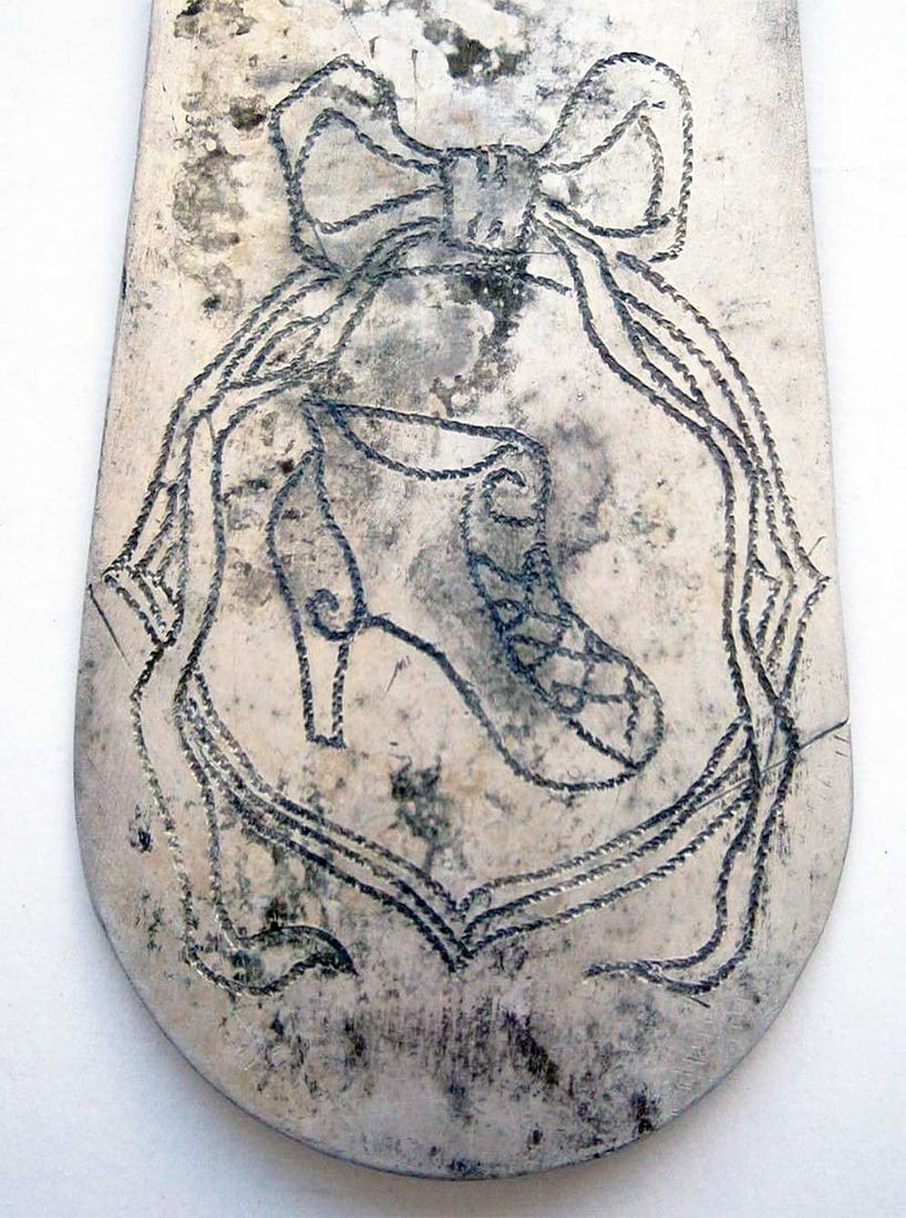 RARE POLISH-UKRAINIAN WWII SHOEHORN: Great Display Item! Price Reduced — Limited-Time Offer! RARE POLISH-UKRAINIAN WWII SHOEHORN Polish-Ukrainian WWII shoehorn. A nicely crafted shoehorn. Rare and Collectible Historical Item. PROVENANC