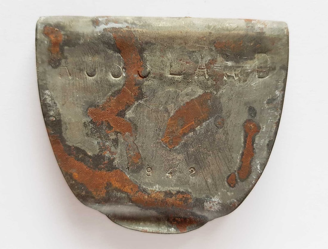 GERMAN WWII CLIP for MONEY, RUSSLAND 1942: Great Display Item! Price Reduced — Limited-Time Offer! GERMAN WWII CLIP for MONEY, RUSSLAND 1942 German WWII money clip, dated 1942, with the inscription 'RUSSLAND'. This trench art item is part of