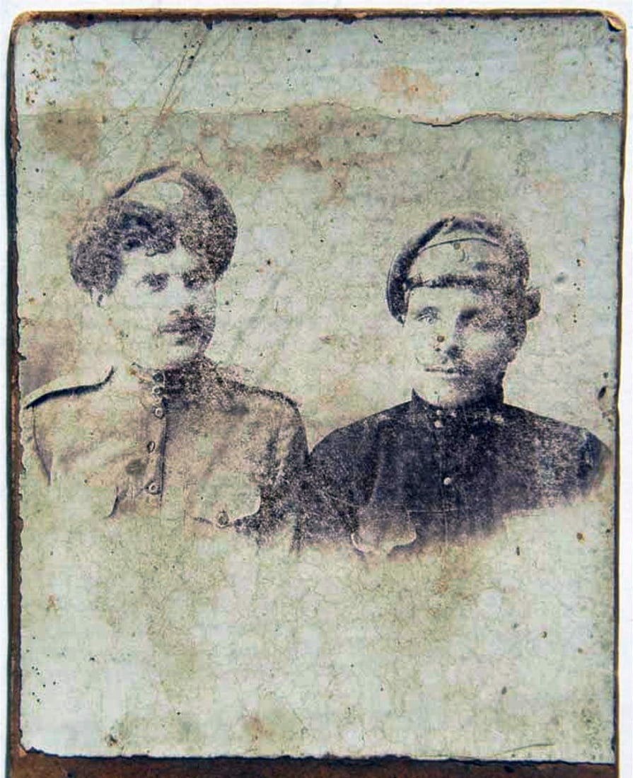 RUSSIAN IMPERIAL PHOTO w. REGIMENTAL BADGES (1 of 7)