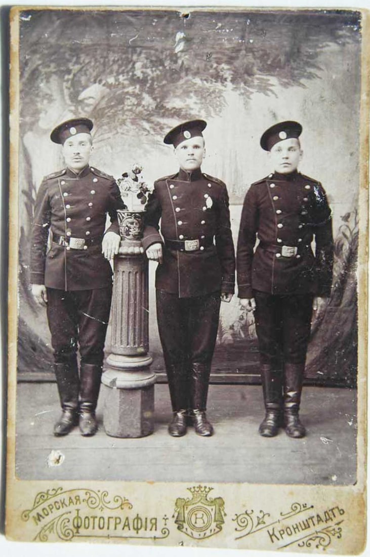 RUSSIAN IMPERIAL PHOTO w. REGIMENTAL BADGES (1 of 7)