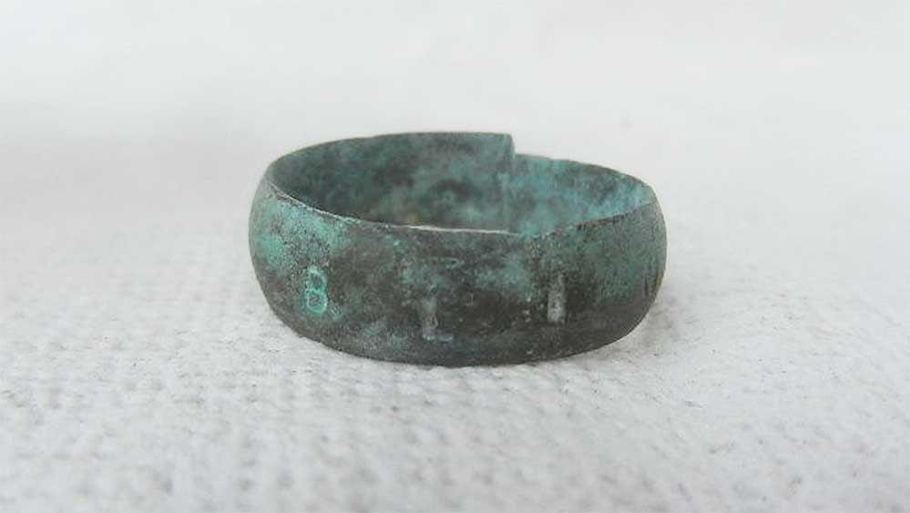 GERMAN WWII RING fr. GHETTO in LUBLIN, 1941: Display Piece! Price Reduced — Limited-Time Offer! GERMAN WWII RING from GHETTO in LUBLIN (POLAND), 1941 German WWII ring from the ghetto in Lublin, Poland, dating back to 1941. The ring is crafted