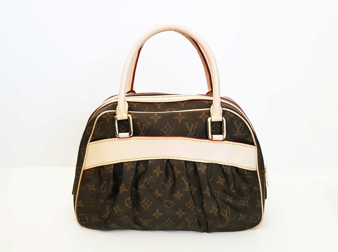 LOUIS VUITTON MONOGRAM CANVAS PURSE VR0200 (1 of 14)