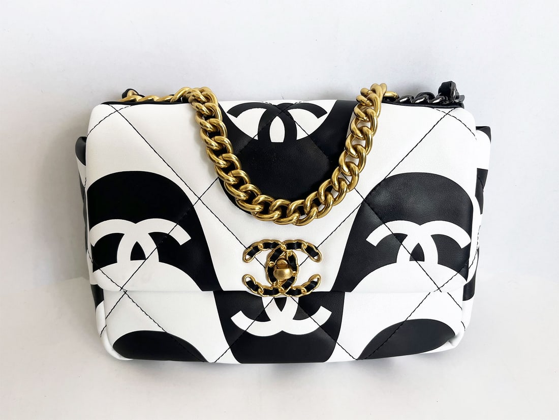 CHANEL 19 FLAP BAG MEDIUM BLACK ECRU (1 of 14)