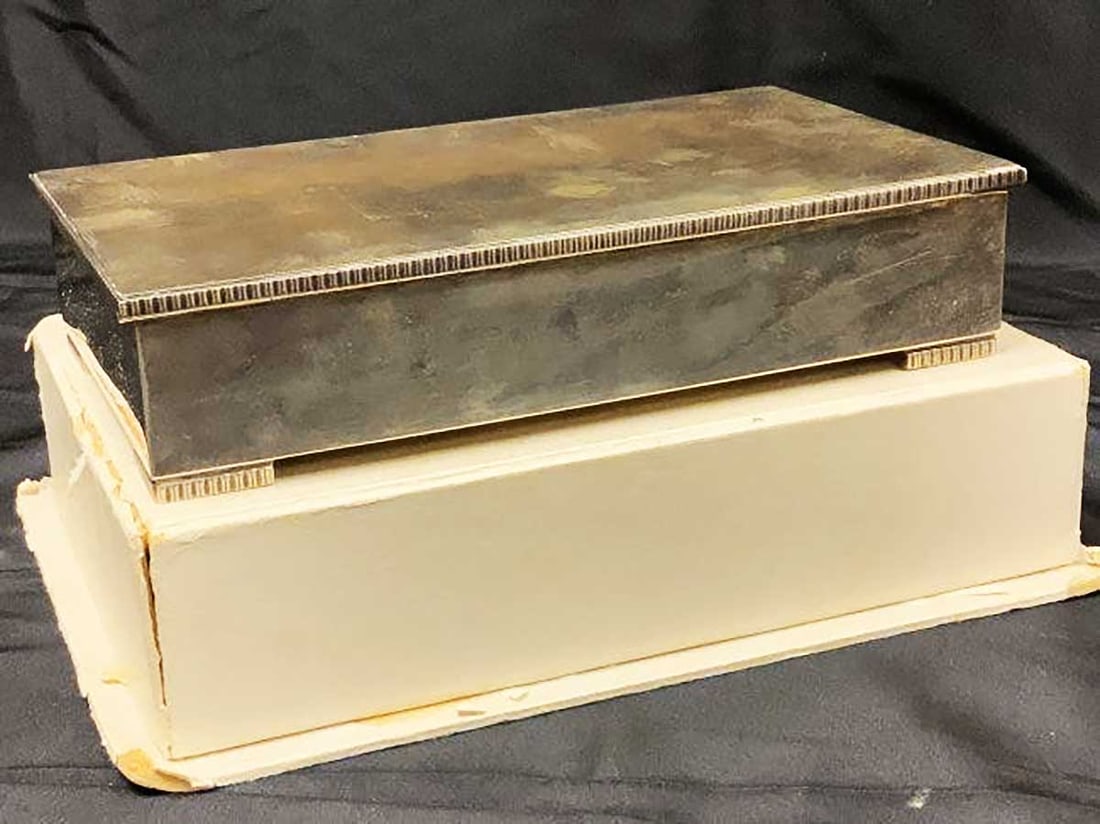 RUSSIAN IMPERIAL SILVER LARGE CIGAR BOX BY W.A. BOLIN WITH PRESENTATION INSCRIPTION (1 of 12)