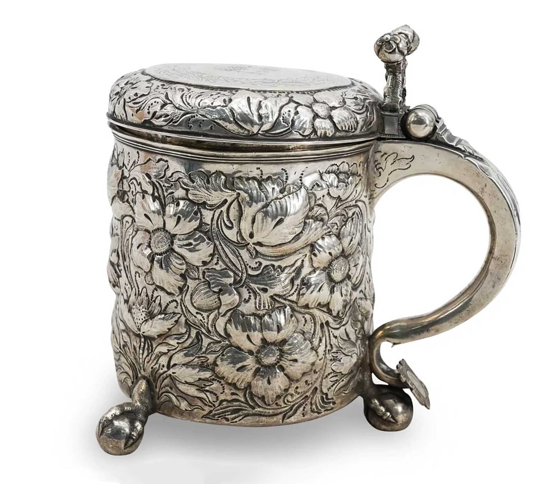 RARE ANTIQUE STERLING SILVER LIDDED TANKARD WITH FLORAL REPOUSSE DECORATION CIRCA 1680 (1 of 13)