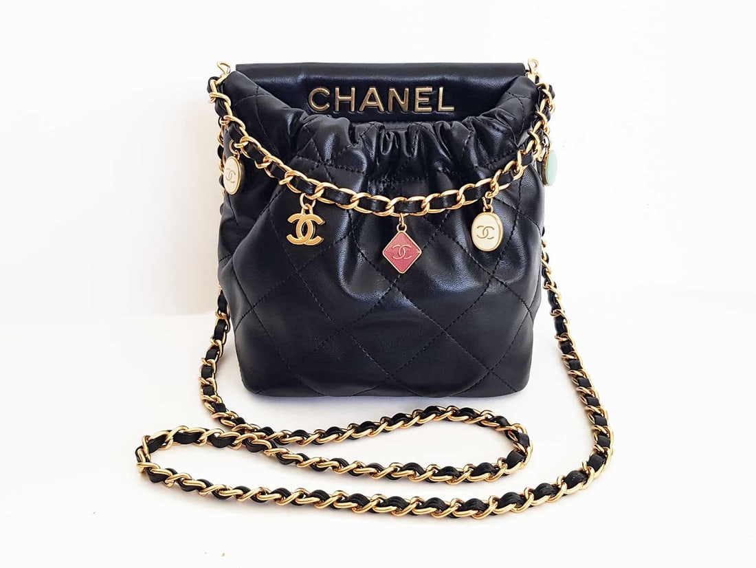 MINI HOBO BAG BLACK COLOR: MINI BAG BLACK COLOR GOLD TONE HARDWARE This mini Hobo bag is crafted from black leather with gold-tone hardware. It features a CHANEL gold-tone metal logo on the front, a short gold-tone chain intert