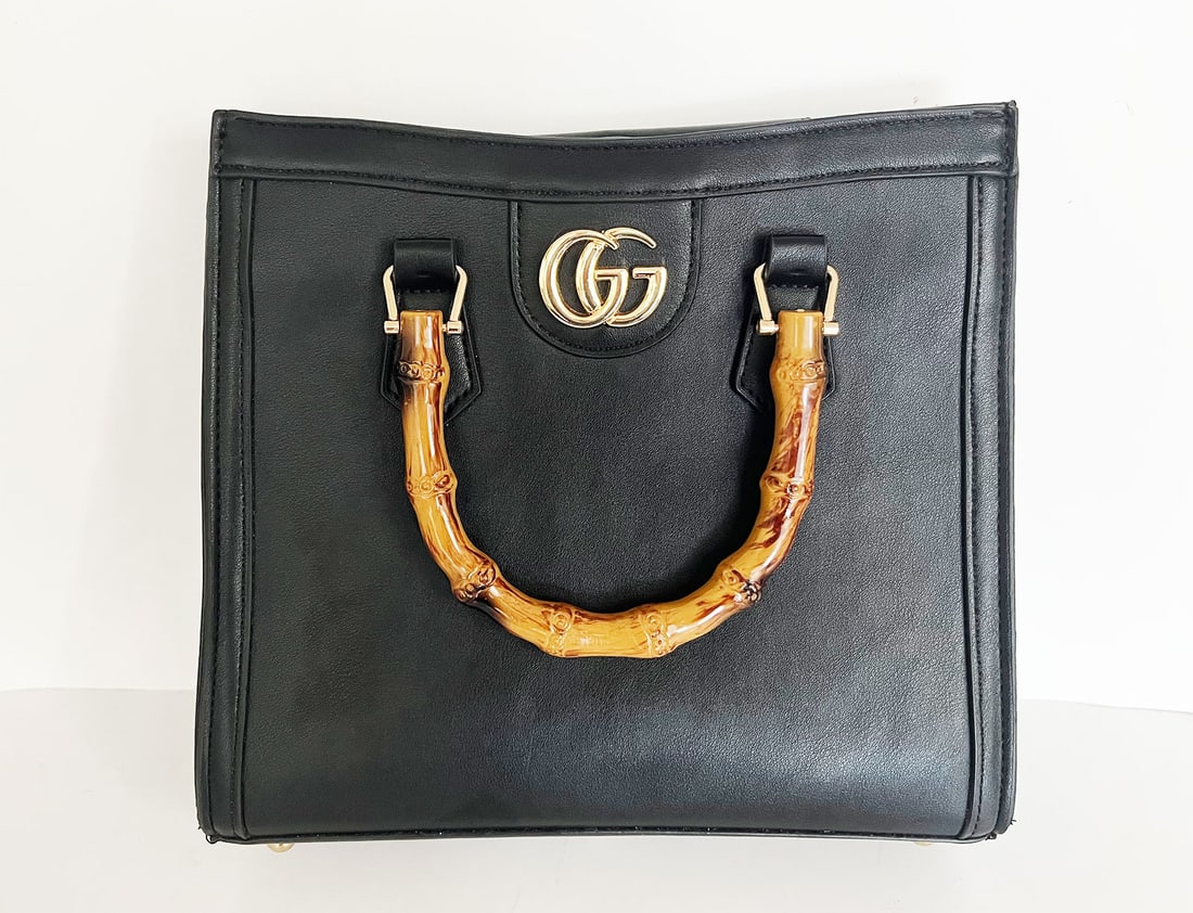 GUCCI DIANA MEDIUM TOTE BAG: GUCCI BLACK LEATHER BAMBOO DIANA SATCHEL Pre-owned Gucci Black Small Leather Bamboo Diana Satchel is a refined blend of heritage and modernity, featuring the House's iconic bamboo top handles and slee