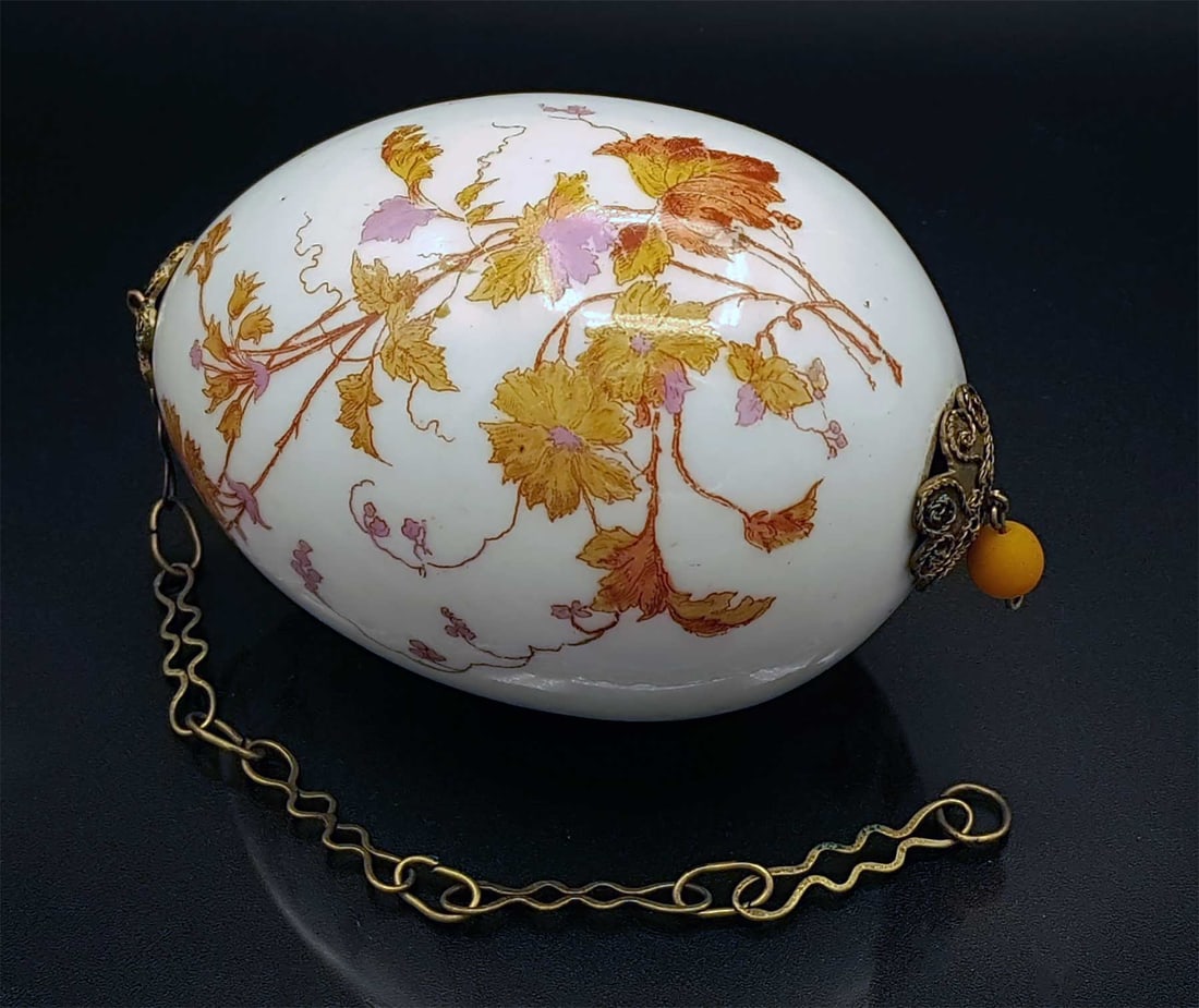 LARGE RUSSIAN IMPERIAL PORCELAIN EASTER EGG WITH FLOWERS AND CHAIN, NICHOLAS II (1 of 18)