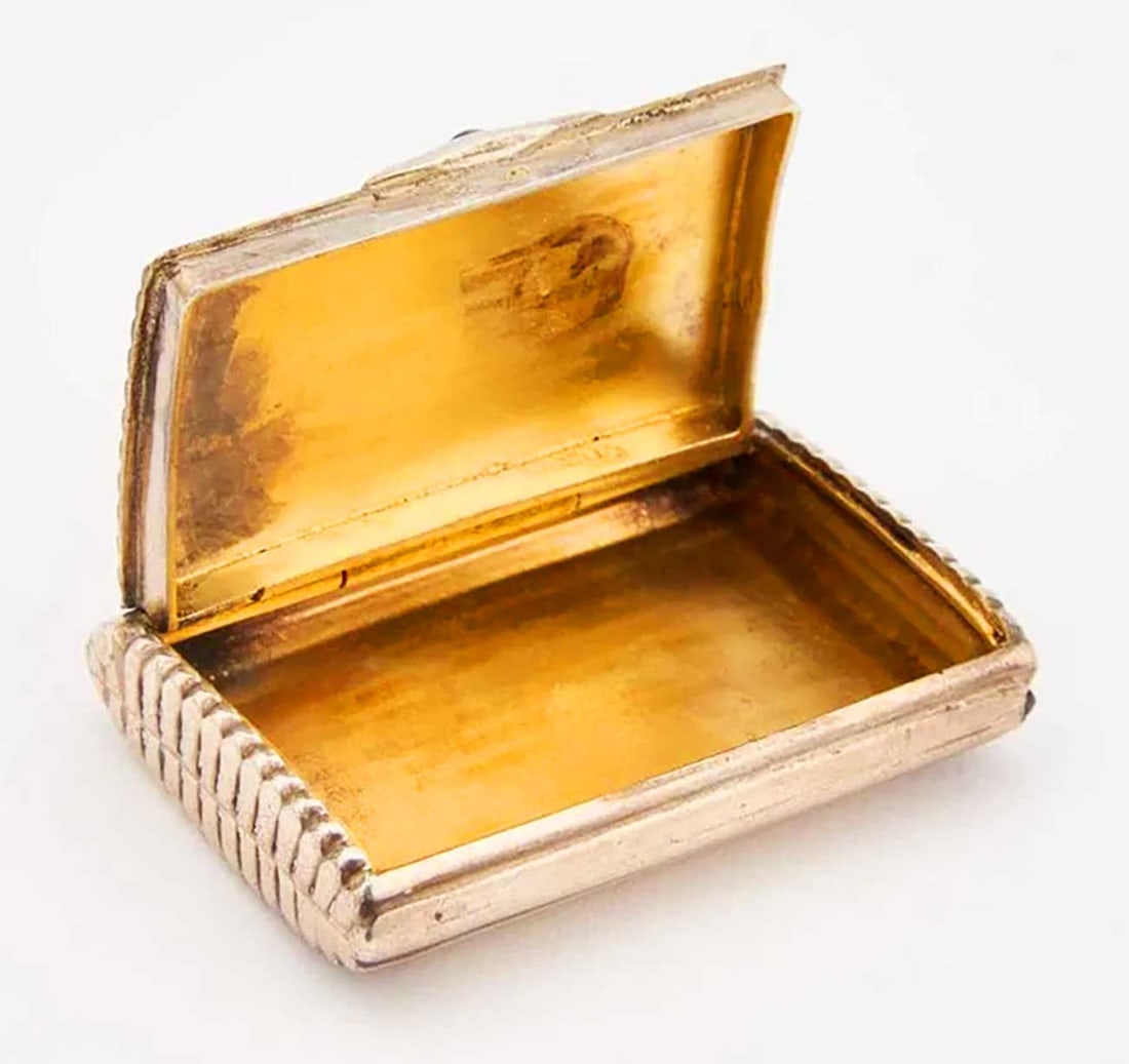 RARE ANTIQUE FRENCH SILVER VESTA CASE WITH CABOCHON SAPPHIRE (1 of 10)