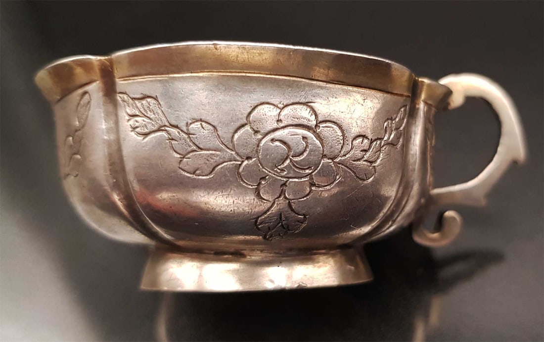 EXTREMELY RARE ANTIQUE RUSSIAN SILVER CHARKA VODKA CUP WITH GILT INTERIOR, 1600-1700 (1 of 20)