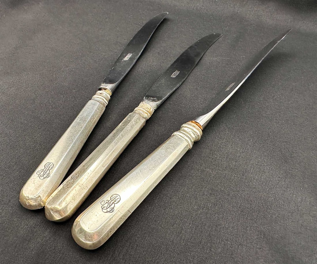 FABERGÉ RUSSIAN IMPERIAL SILVER THREE KNIFES WITH ANTONIE VOLKOFF PROVENANCE: No Reserve! Limited-Time Price Reduction! FABERGÉ RUSSIAN IMPERIAL SILVER THREE KNIFES WITH ANTONIE VOLKOFF PROVENANCE Presented is a rare Russian Imperial silver three knifes crafted in 1896 and att