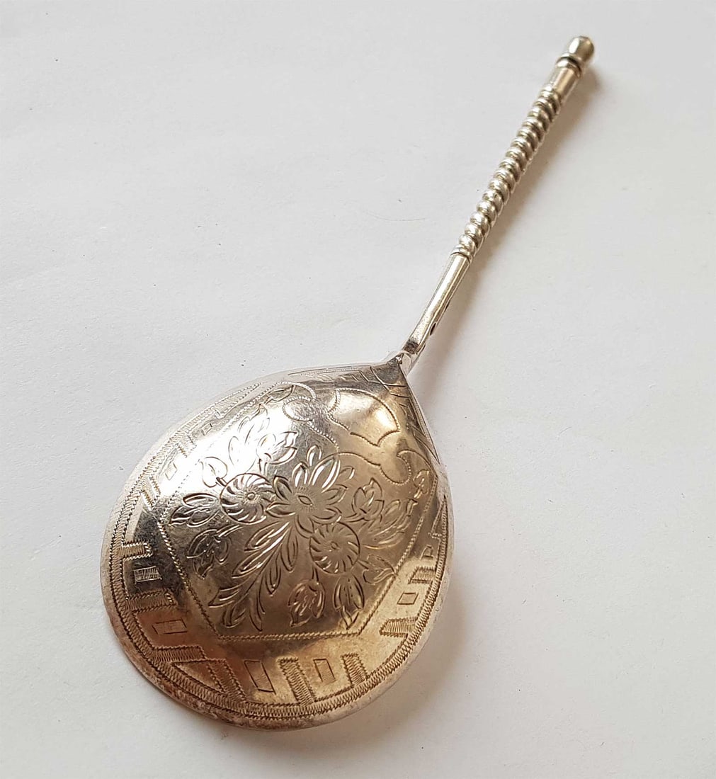 RARE LARGE ANTIQUE RUSSIAN SILVER GILT SPOON WITH TWISTED STEM & ETCHED DESIGN, 1888: No Reserve! Limited-Time Price Reduction! RARE LARGE ANTIQUE RUSSIAN SILVER GILT SPOON WITH TWISTED STEM & ETCHED DESIGN, 1888 Presented is a rare large antique Russian silver gilt spoon dating to 188