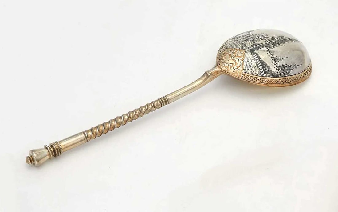 RARE LARGE RUSSIAN SILVER GILT & NIELLO SPOON WITH MOSCOW KREMLIN VIEW AND SPIRAL TWIST STEM (1 of 8)