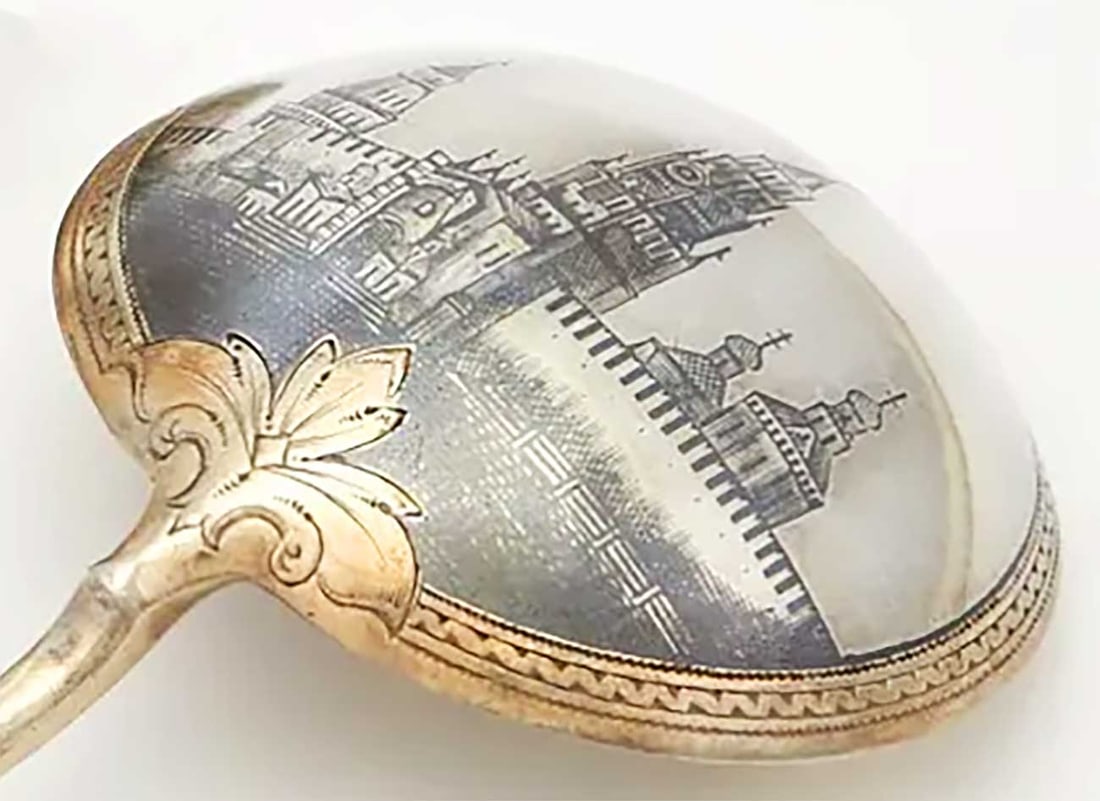 RARE LARGE ANTIQUE RUSSIAN SILVER GILT & NIELLO SPOON WITH MOSCOW KREMLIN VIEW (1 of 9)