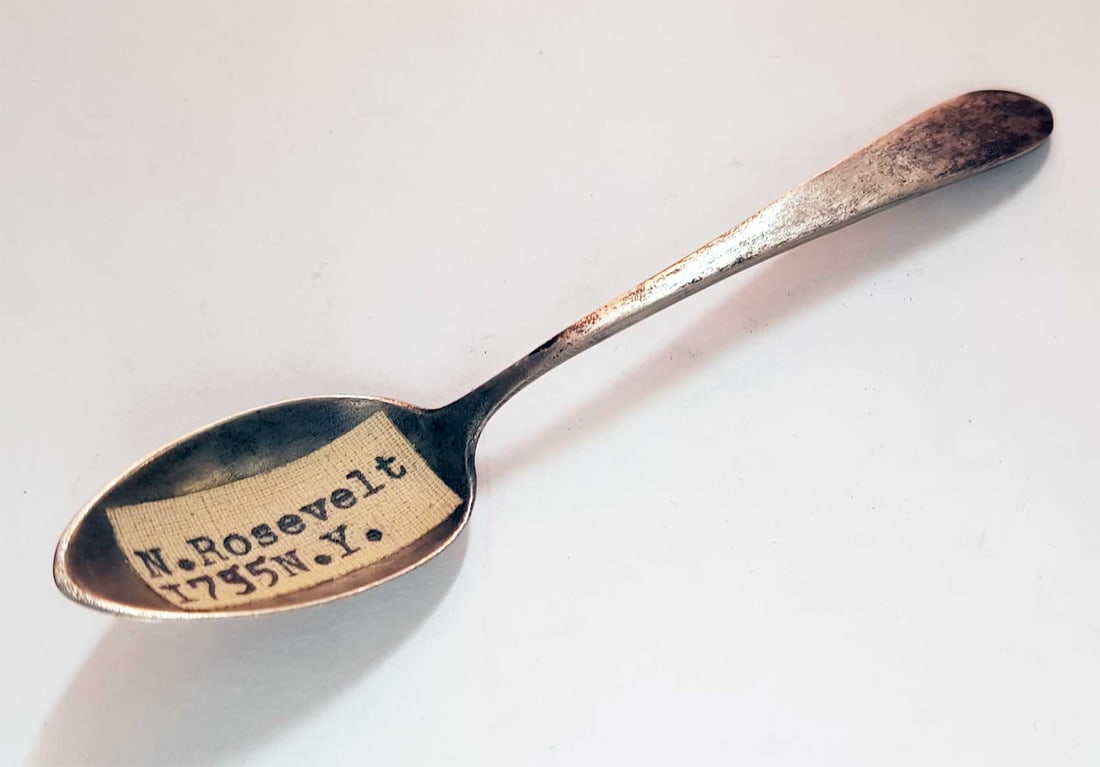 EXTREMELY RARE ANTIQUE AMERICAN SILVER SPOON WITH ENGRAVED STAG'S HEAD, 1755 (1 of 10)
