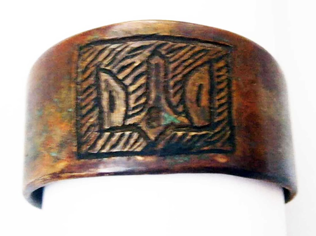 EXTREMELY RARE UKRAINIAN WWII RING WITH TRIZUB, UPA-OUN 1939-1954: No Reserve! Limited-Time Price Reduction! EXTREMELY RARE UKRAINIAN WWII RING WITH TRIZUB, UPA-OUN 1939-1954 Presented is an extremely rare Ukrainian handmade ring featuring the Trizub (Tryzub) emblem 