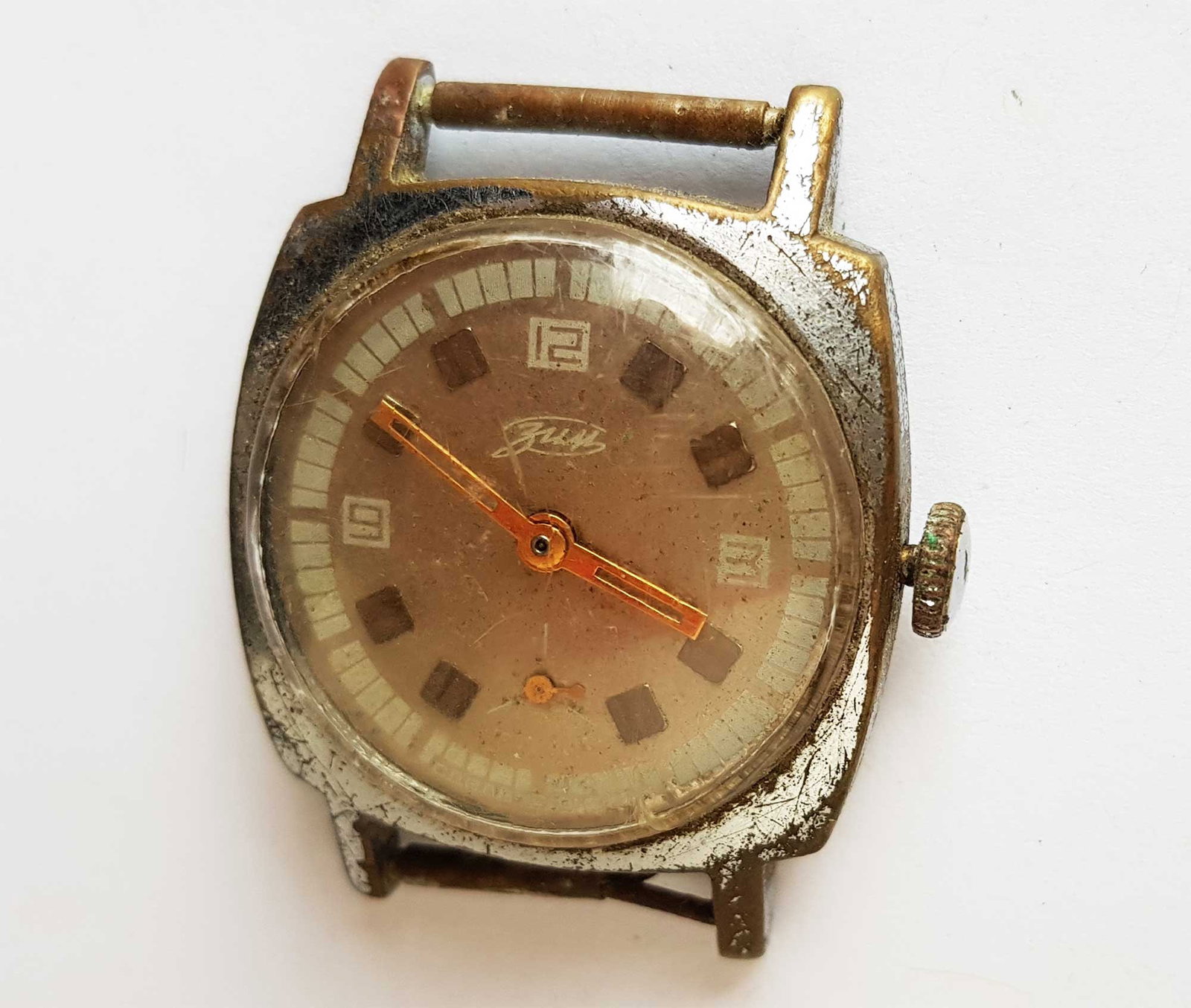 OLD RUSSIAN 1950S WRISTWATCH WITH JEWISH OWNER NAME ENGRAVING (1 of 8)