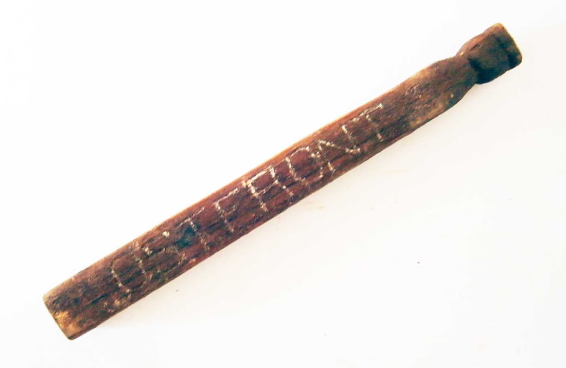 GERMAN WWII OSTFRONT RUSSLAND TRENCH ART WOODEN CIGARETTE PIPE: No Reserve! Limited-Time Price Reduction! GERMAN WWII OSTFRONT RUSSLAND TRENCH ART WOODEN CIGARETTE PIPE Presented is a rare WWII-era German trench art wooden cigarette pipe featuring the engraved ins