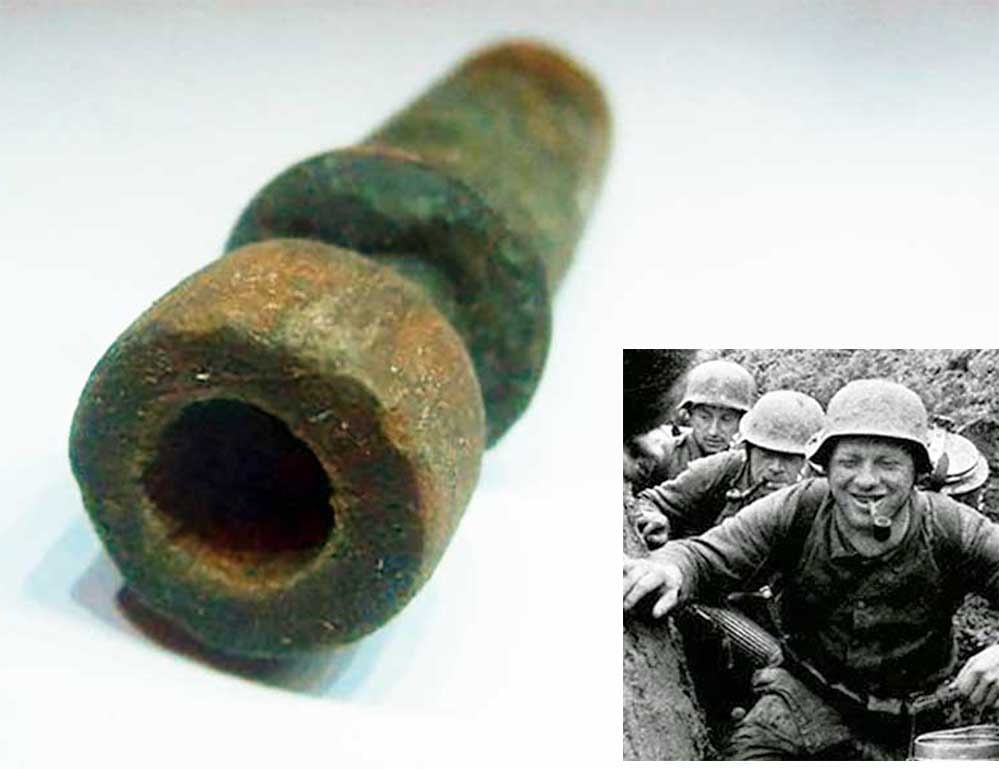 GERMAN WWII SHELL CARTRIDGE TRENCH ART SMOKING PIPE 1941-1945: No Reserve! Limited-Time Price Reduction! GERMAN WWII SHELL CARTRIDGE TRENCH ART SMOKING PIPE 1941-1945 Presented is a rare German WWII-era smoking pipe crafted from a shell cartridge, representing a 