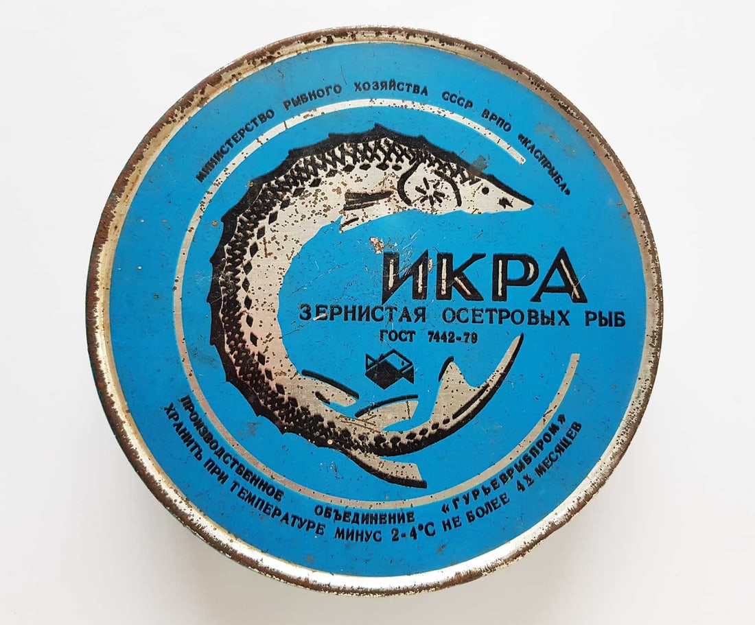 RARE RUSSIAN SOVIET BLACK CAVIAR BOX KREMLIN MOSCOW WWII 1943: No Reserve! Limited-Time Price Reduction! RARE RUSSIAN SOVIET BLACK CAVIAR BOX KREMLIN MOSCOW WWII 1943 Presented is a rare Russian-Soviet black caviar box dating to 1943, produced during World War II