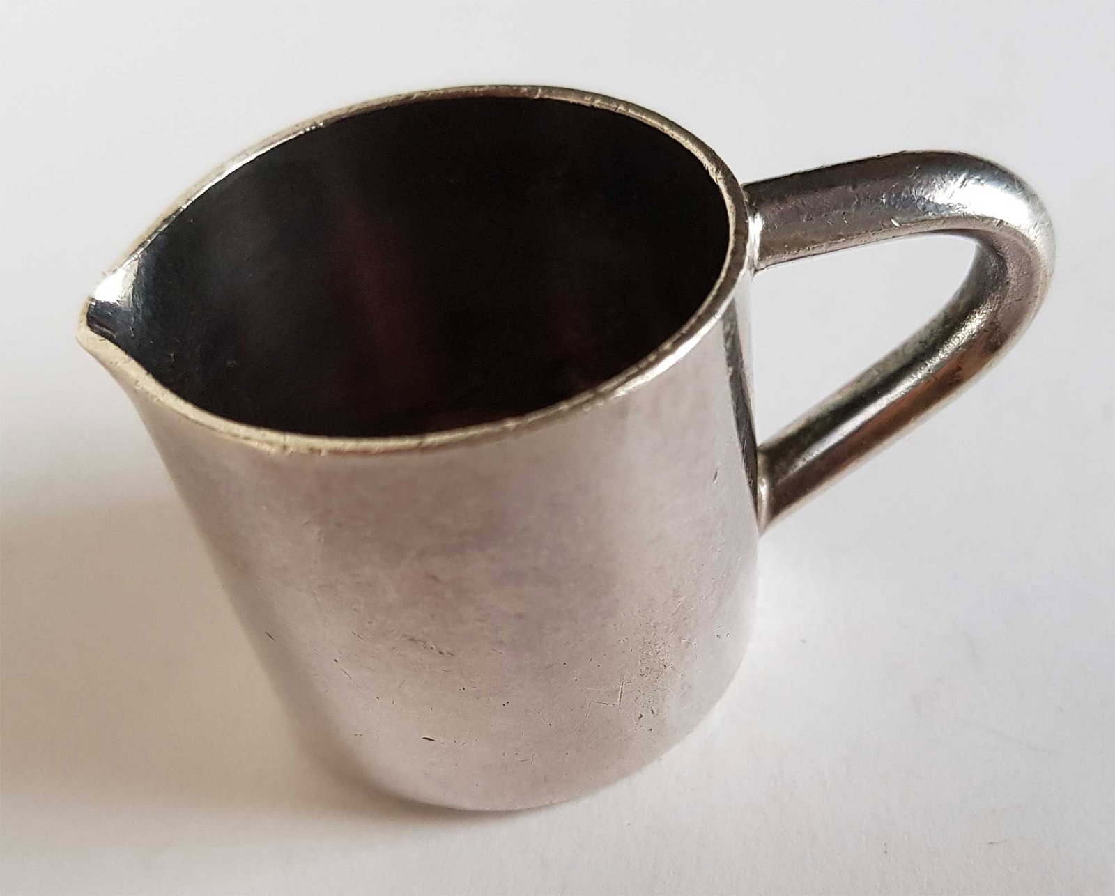 RARE GERMAN STERLING SILVER CREAMER BRUCKMANN & SÖHNE HEILBRONN CIRCA 1910: No Reserve! Limited-Time Price Reduction! RARE GERMAN STERLING SILVER CREAMER BRUCKMANN & SÖHNE HEILBRONN CIRCA 1910 Presented is a rare German sterling silver creamer by the renowned firm Bruckmann 