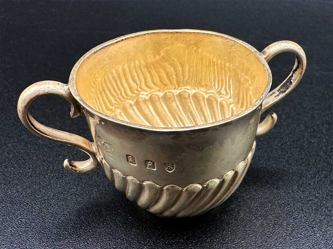 RARE ANTIQUE ENGLISH GEORGE V STERLING SILVER TEA CUP 1892: No Reserve! Limited-Time Price Reduction! RARE ANTIQUE ENGLISH GEORGE V STERLING SILVER TEA CUP 1892 Presented is a rare antique English sterling silver tea cup dating to the George V period, circa 18