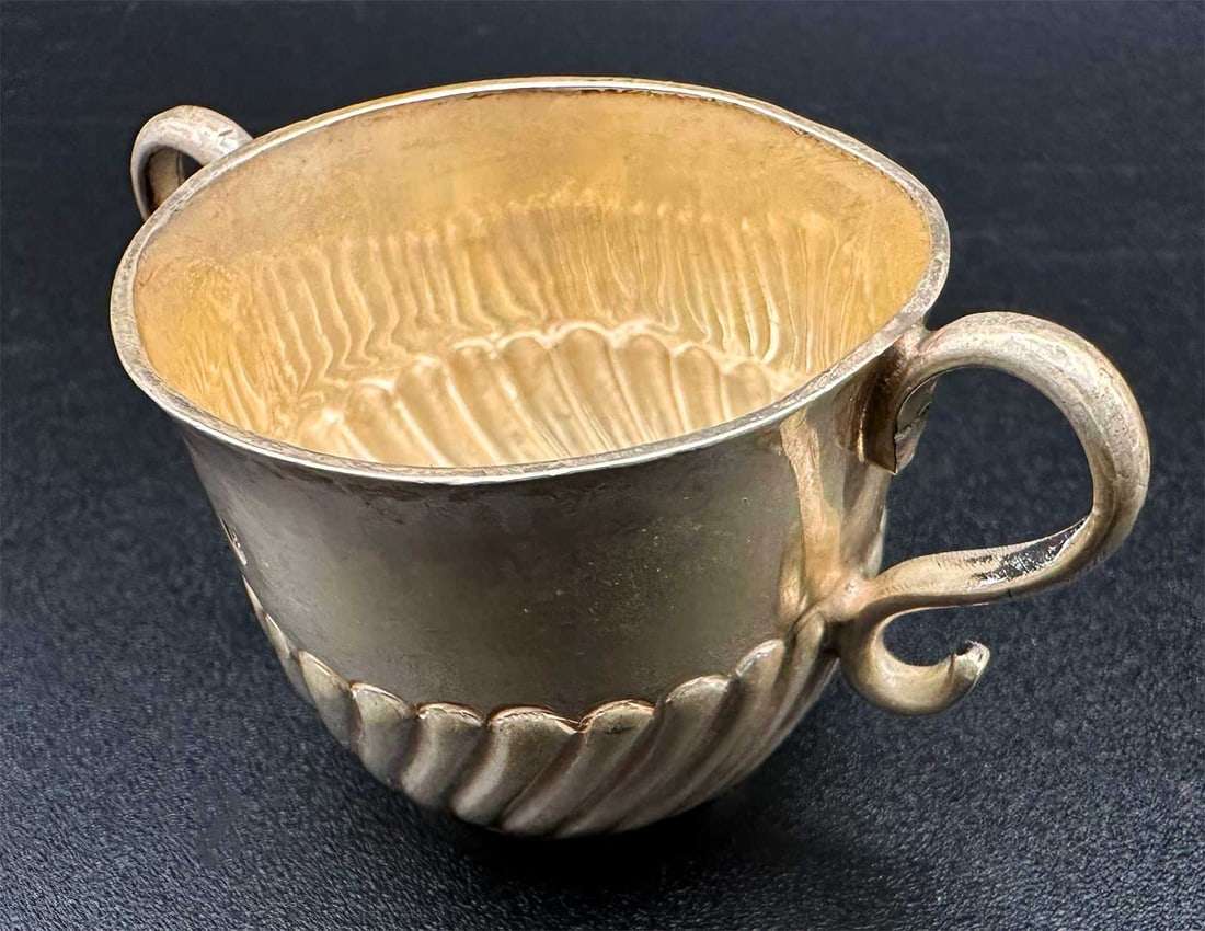 RARE ANTIQUE ENGLISH GEORGE V SILVER TEA CUP 1892: No Reserve! Limited-Time Price Reduction! RARE ANTIQUE ENGLISH GEORGE V SILVER TEA CUP 1892 Presented is a rare antique English silver tea cup dating to 1892, showcasing the elegance and craftsmanship