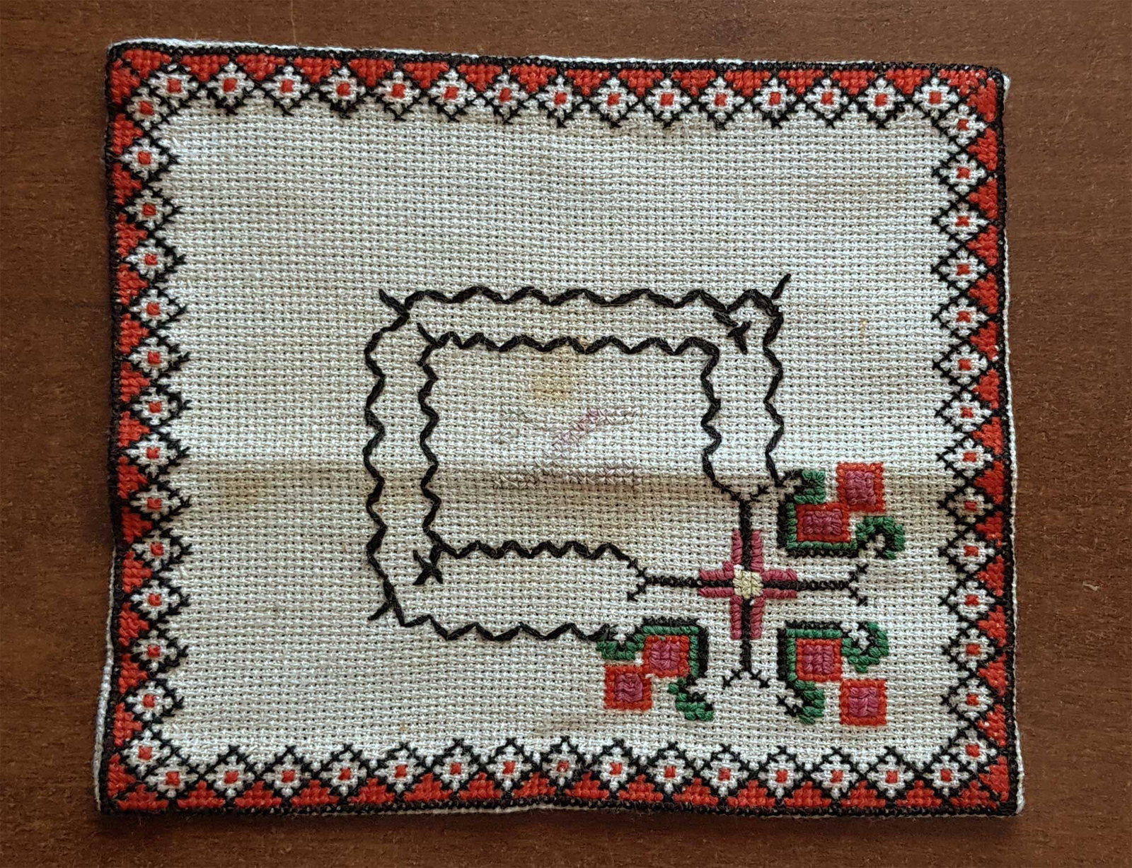 RARE JEWISH WWII EMBROIDERED NAPKIN FROM LITZMANNSTADT POLAND WITH HEBREW INSCRIPTION: No Reserve! Limited-Time Price Reduction! RARE JEWISH WWII EMBROIDERED NAPKIN FROM LITZMANNSTADT POLAND WITH HEBREW INSCRIPTION Presented is a rare Jewish WWII embroidered napkin from Litzmannstadt, P