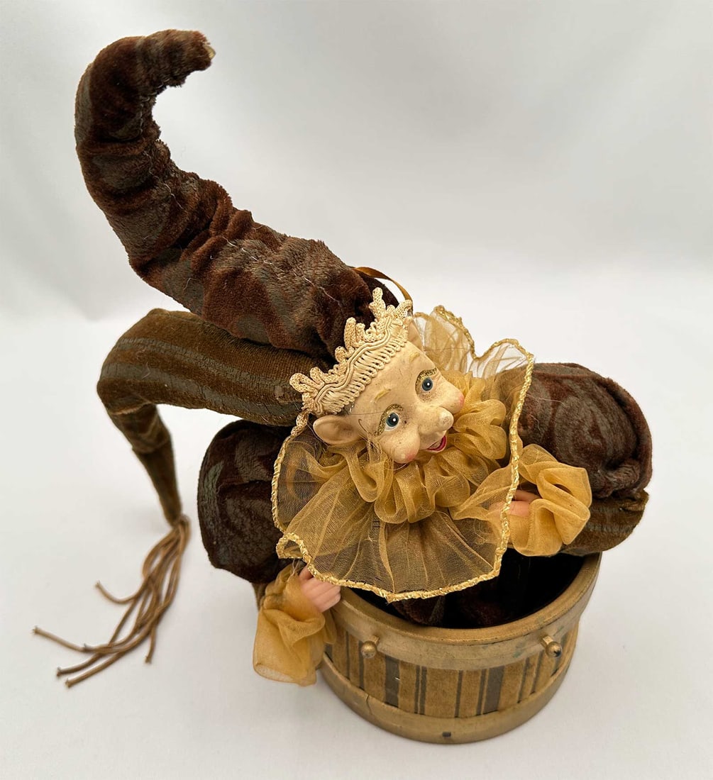 RARE ANTIQUE MUSICAL DOLL, VINTAGE EUROPEAN WIND-UP MUSIC BOX FIGURINE (1 of 12)