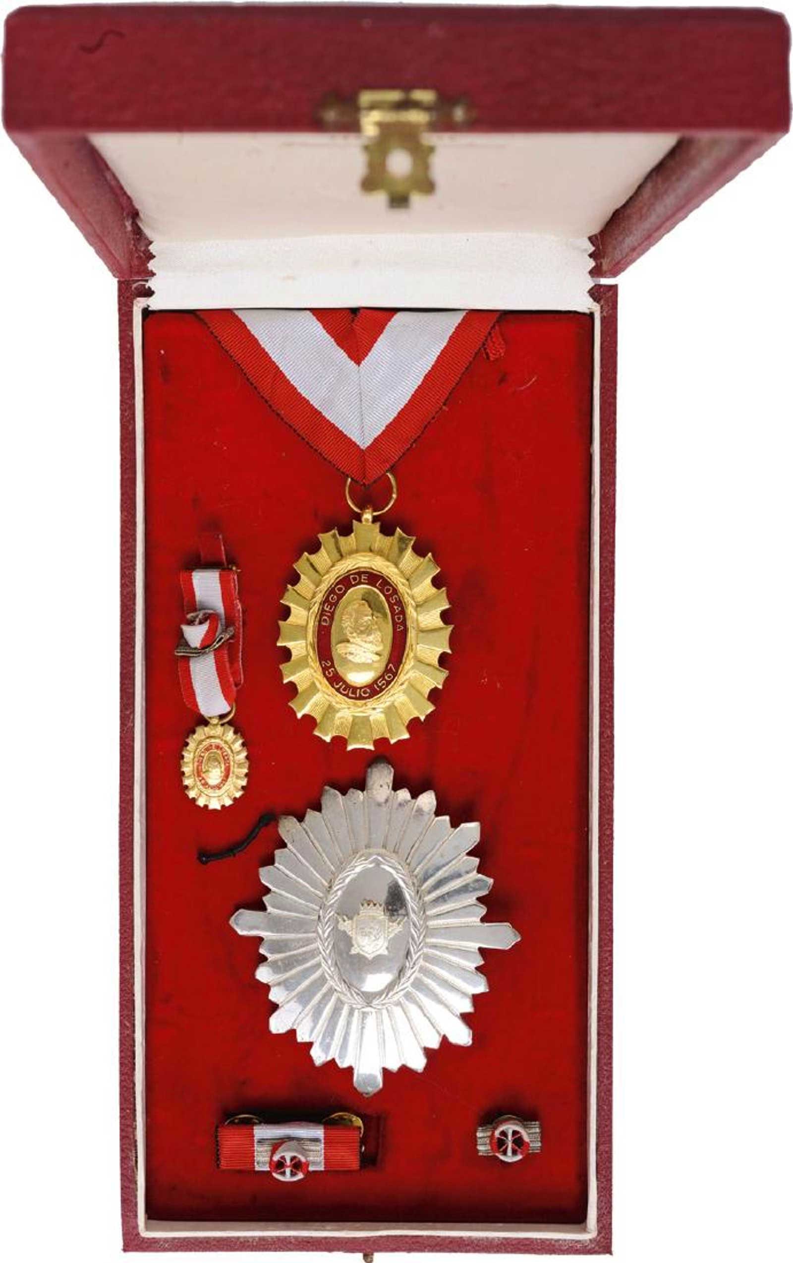 VERY RARE ORDER OF DIEGO DE LOSADA GRAND OFFICER SET BOXED GILT SILVER MEDAL (1 of 9)